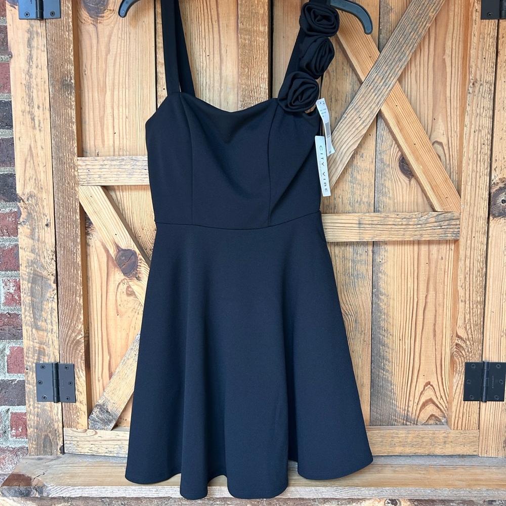 City Vibe Elegant Black Dress with Floral Strap new with tags